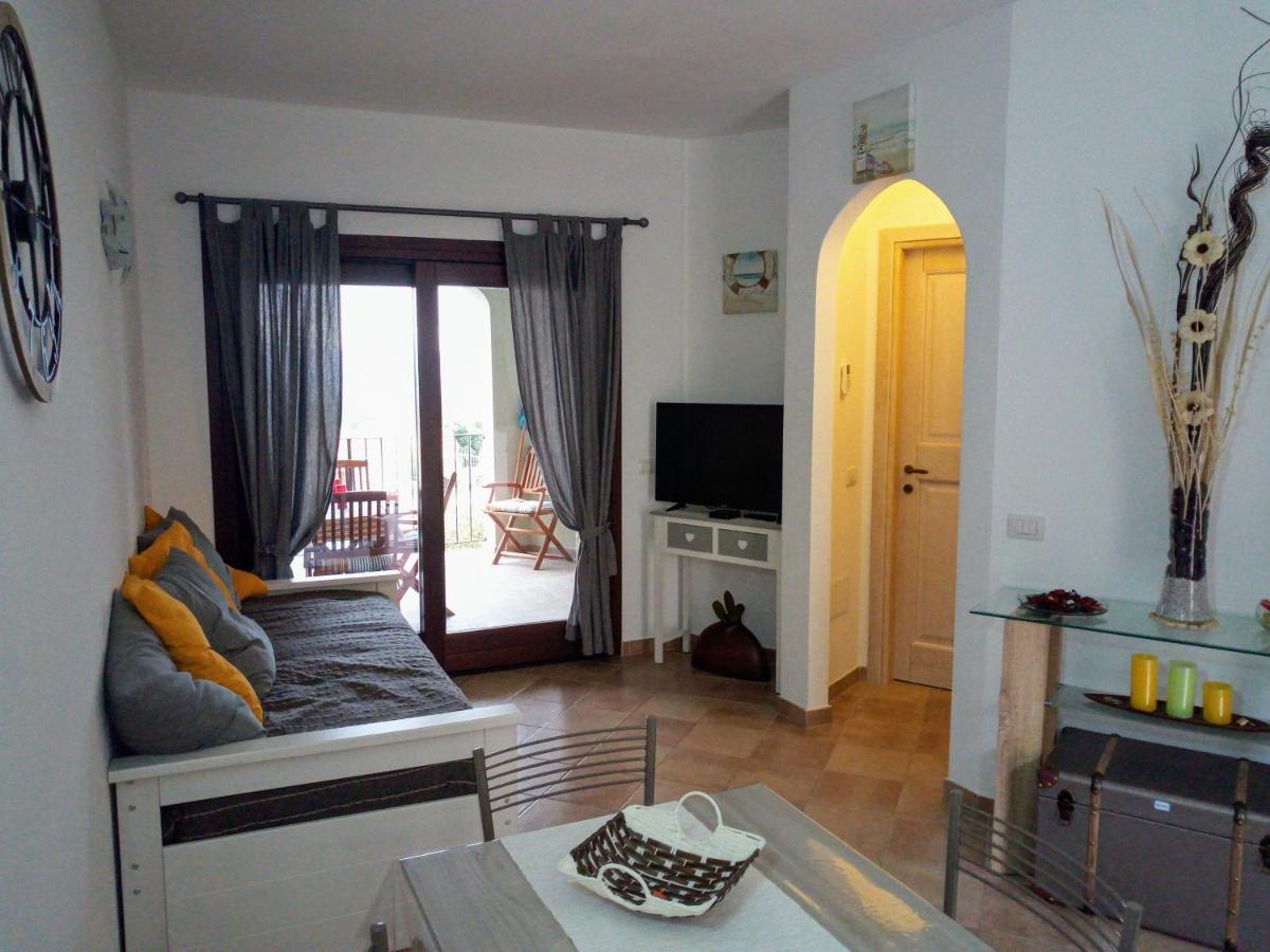 Superbe Appartement Dans Petite Residence . Badesi Exterior foto